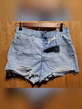 Levi's Women's 501 Original High Rise Shorts Light Indigo Size 27